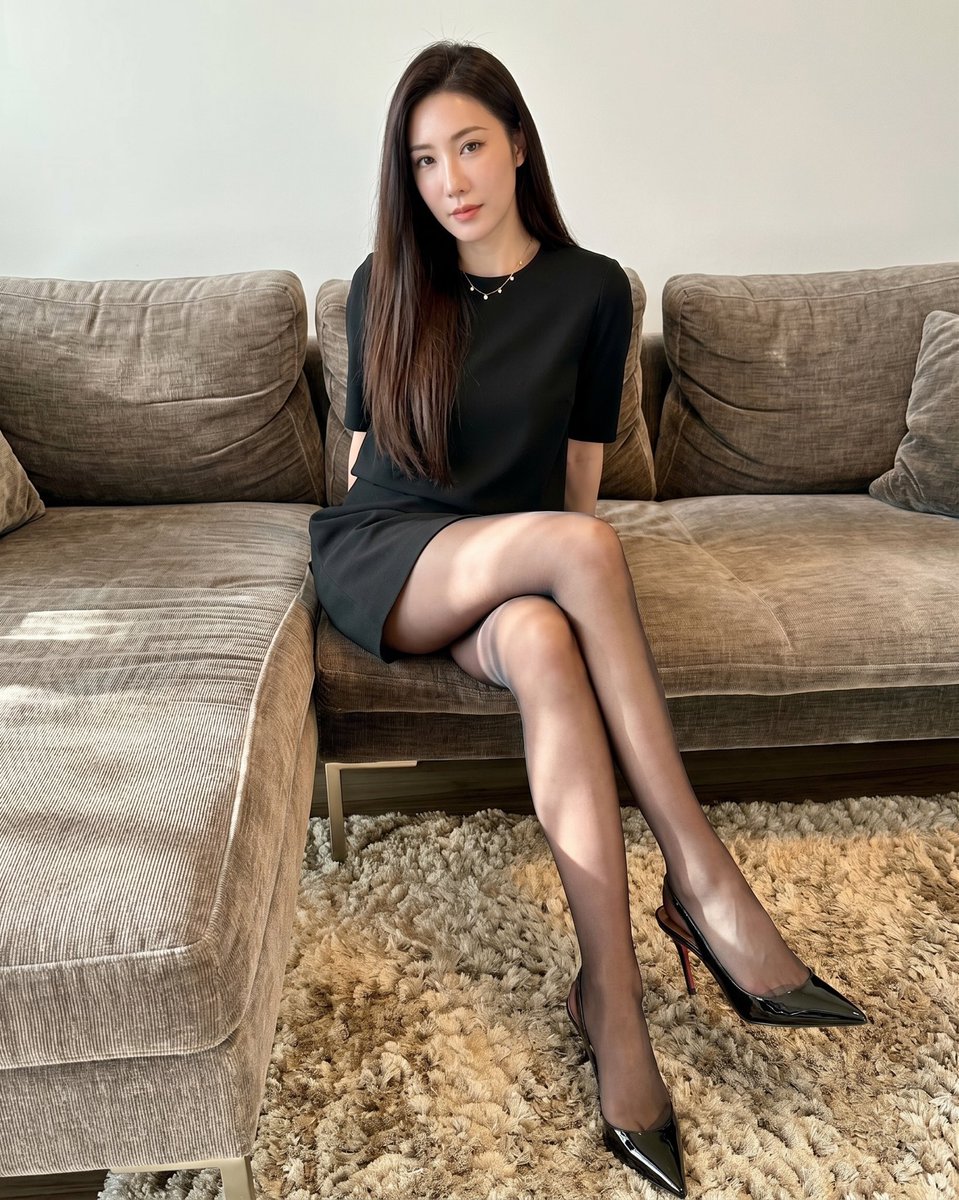 gdvvv318's tweet photo. 虽然听起来很变态，但我真的觉得自己脚趾缝的味道比很多大牌香水还好闻 https://t.co/KE69Gjt7Fi