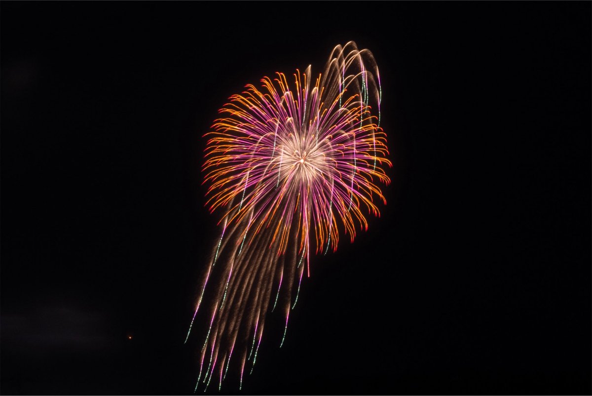 mo_san38's tweet photo. すごく綺麗な花火でした📷🎇 https://t.co/1hxVWchL3A