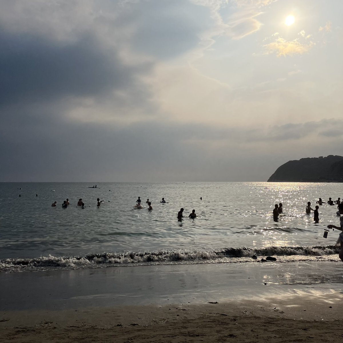_mton13's tweet photo. キラキラ海〜〜🪼
泳いだり海辺でのんびりしたり💭 https://t.co/VmDQ24V2eq