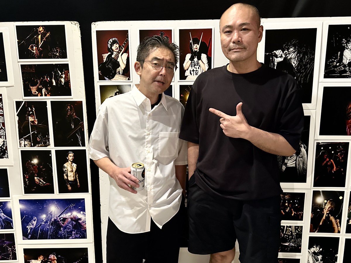 TATSUROMUKAI's tweet photo. 昨日の菊池さん主催のロフトでのライブ、めちゃくちゃ楽しかったです。
秀徳さんから 一緒に写真撮りましょう と言われた時もめちゃくちゃ嬉しかったです。
菊池さん、改めて40周年おめでとうございます。
Photo by Shigeo Kikuchi https://t.co/SsswuZ91rf