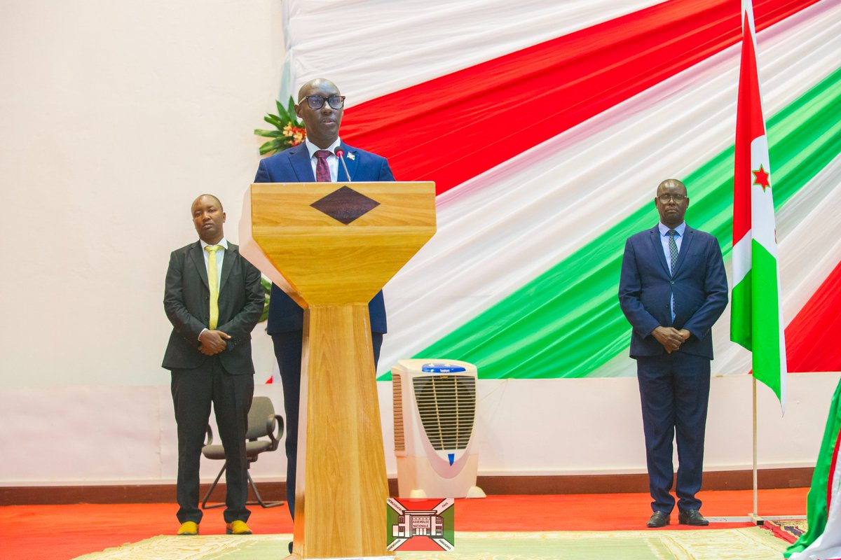 nshingamateka's tweet photo. 2/n Dans son discours d'ouverture, l'Hon. #FabriceNkurunziza a indiqué que la période de vacances parlementaires n'était pas de tout repos mais plutôt une période de travail intense sur terrain dans le cadre de la représentation du Peuple, mais aussi de diplomatie parlementaire. https://t.co/Eo1e8CH6wd