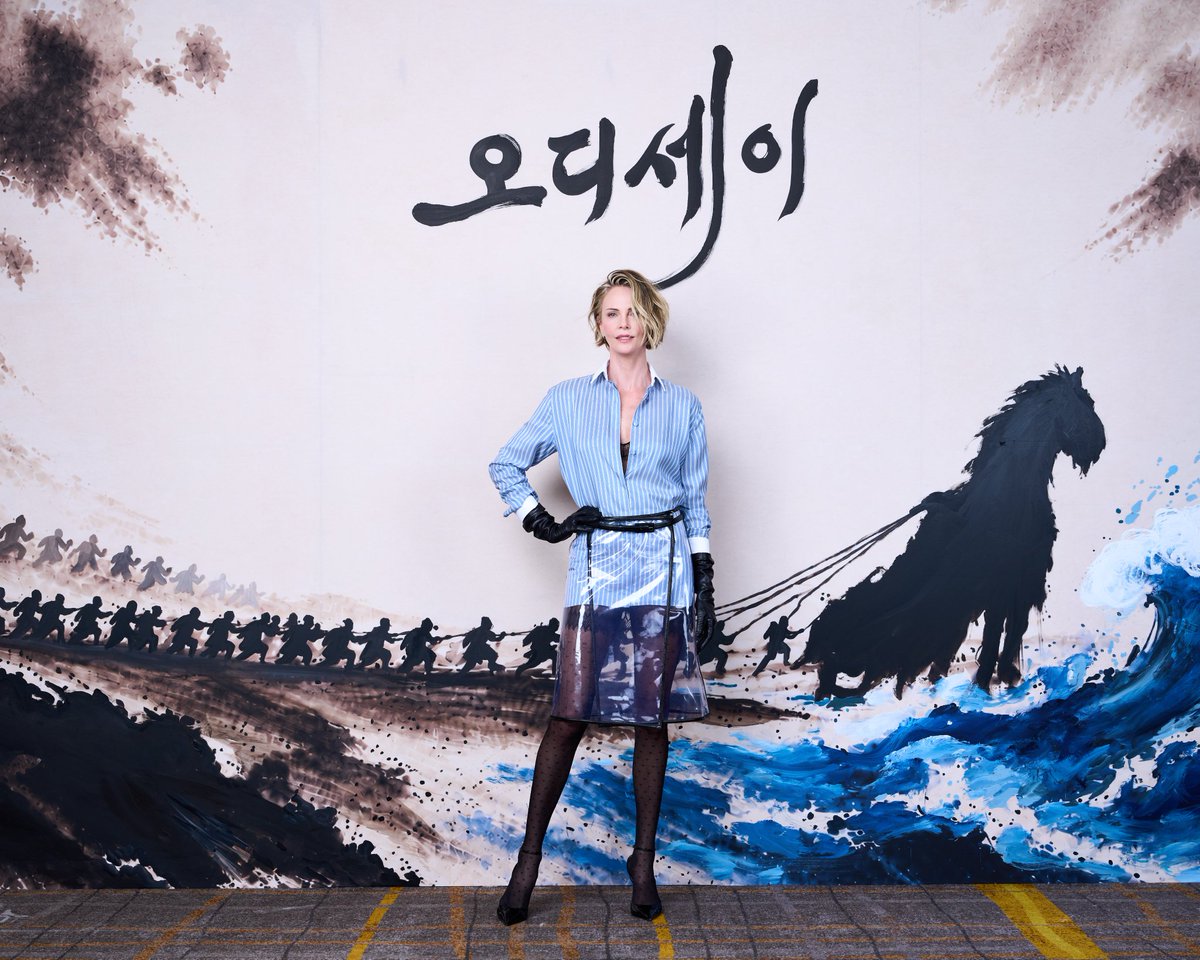 2D_YUNG's tweet photo. 영화 <오디세이> 내한 기념 X 정소영 작가 수묵화 콜라보 감독 및 출연진 사진 🇰🇷 #TheOdyssey
🎬 크리스토퍼 놀란 감독 #ChristopherNolan
🎞 엠마 토마스 프로듀서 #EmmaThomas
✨ 맷 데이먼 (오디세우스 역) #MattDamon
✨ 샤를리즈 테론 (칼립소 역) #CharlizeTheron
⬇️계속🧵 https://t.co/mDKi7JPam2