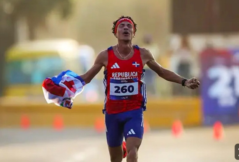 PortalDigitalRD's tweet photo. 🥇🇩🇴 Álvaro Abreu ganó el oro en la media maratón con récord centroamericano, liderando una jornada en la que República Dominicana llegó a 74 medallas y se mantiene en el sexto lugar del medallero.

#RepúblicaDominicana #ÁlvaroAbreu #DeporteRD #Medallero https://t.co/mdZWuMoDOb