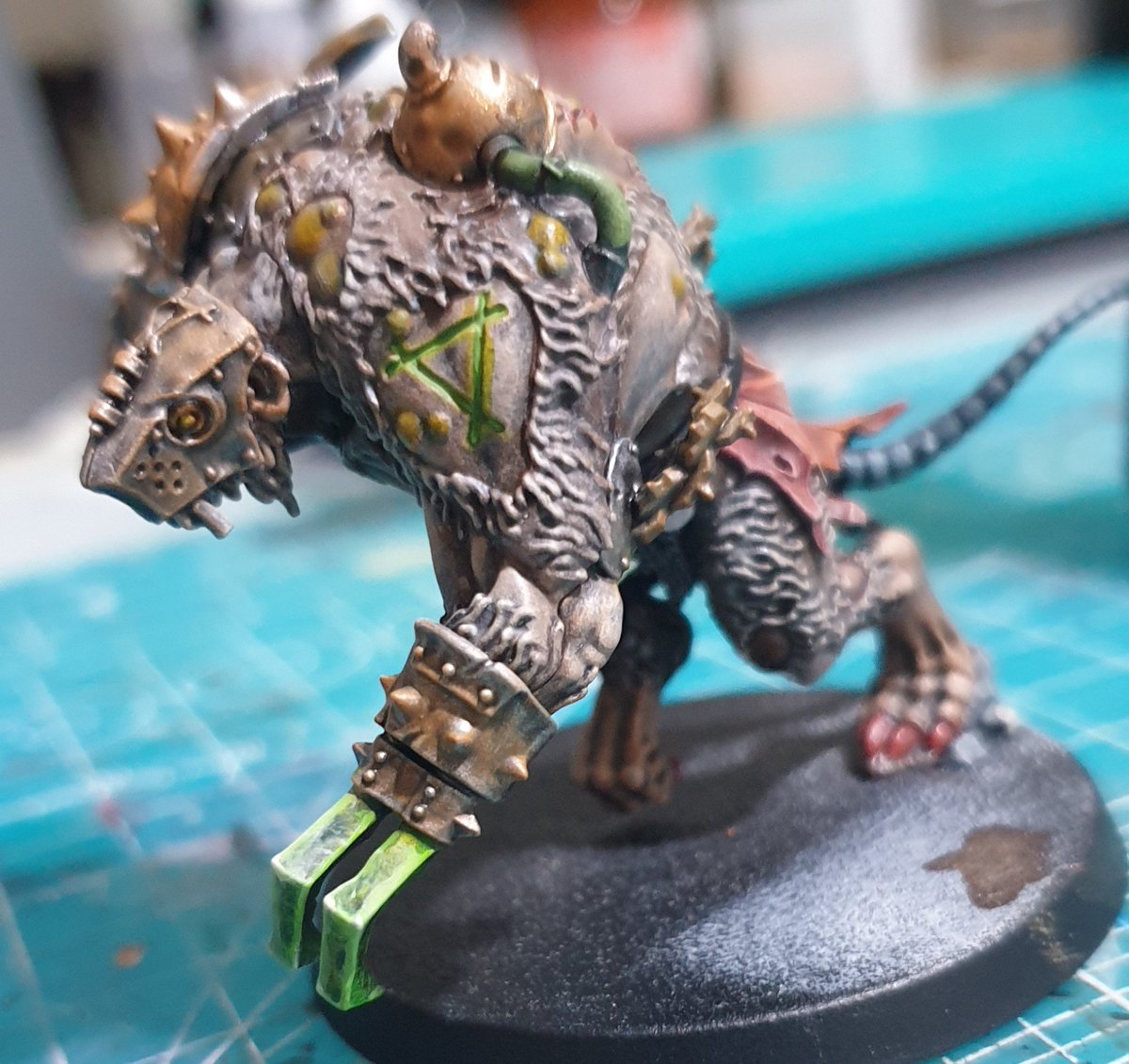 paintomypain's tweet photo. 派手さは無いが...綺麗に塗った感はあるかな
ネズミだけど
#ウォーハンマー
#Warhammer https://t.co/RURk8a45ar