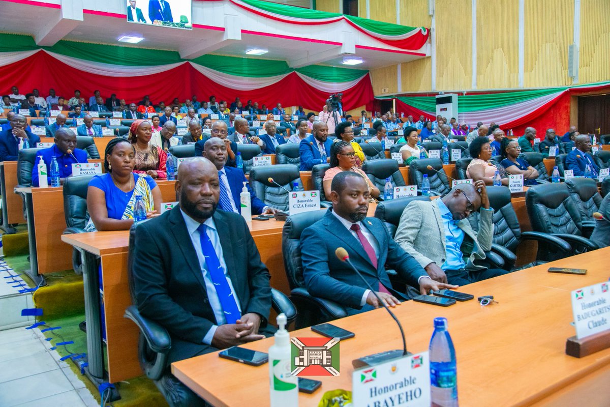 nshingamateka's tweet photo. 4/n A l'instar de la session d'avril dédiée au vote du budget, la session d'août 2026 sera consacrée au suivi de son exécution. L'@nshingamateka salue ainsi les efforts des institutions de l'Etat dans la maîtrise et l'exécution du budget-programme.
@Burundi_senat 
@BurundiGov https://t.co/Q7BhBVcXu4