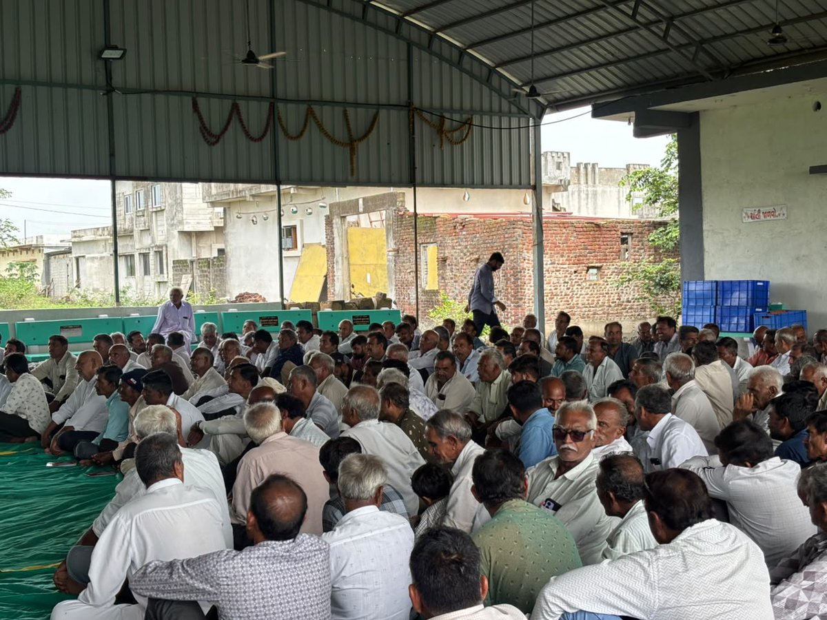jdaextjnd's tweet photo. NMEO -OS યોજના અંતર્ગત તાલીમ ઘટક હેઠળ જૂનાગઢ જિલ્લામાં શત્રભુજ VCP દ્વારા ભેસાણ તાલુકામાં ખેડૂત તાલીમનું આયોજન કરવામાં આવેલ. જેમાં જૂનાગઢ કૃષિ યુનિવર્સિટીના વૈજ્ઞાનિકશ્રી દ્વારા ખેડૂતોને માહિતગાર કરવામાં આવેલ. https://t.co/pSQB9H8khi