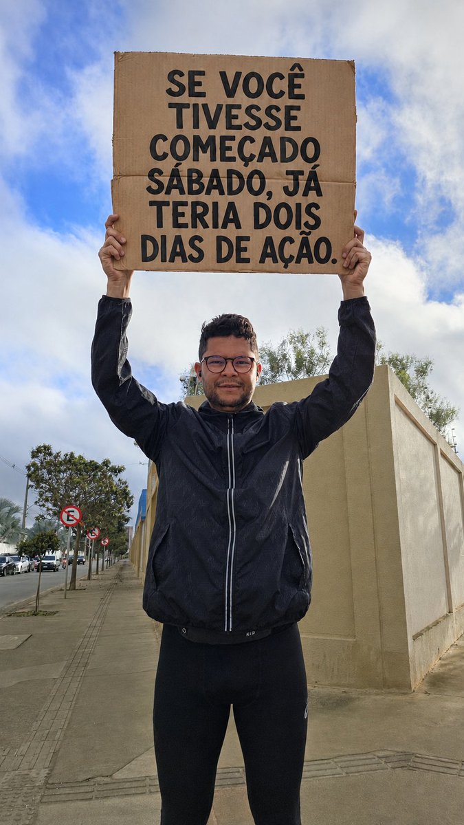 danielnuneslima's tweet photo. Amanhã nem existe. Só existe hoje, faça hoje, resolva hoje.

Aproveita hoje e coloque o mínimo viável do projeto que você tem guardado, aquela dieta, os estudos, a leitura, a oração, o perdão, aquela ligação que ainda não fez... 

Siga @pordanielnunes https://t.co/cgyH6Ikq46