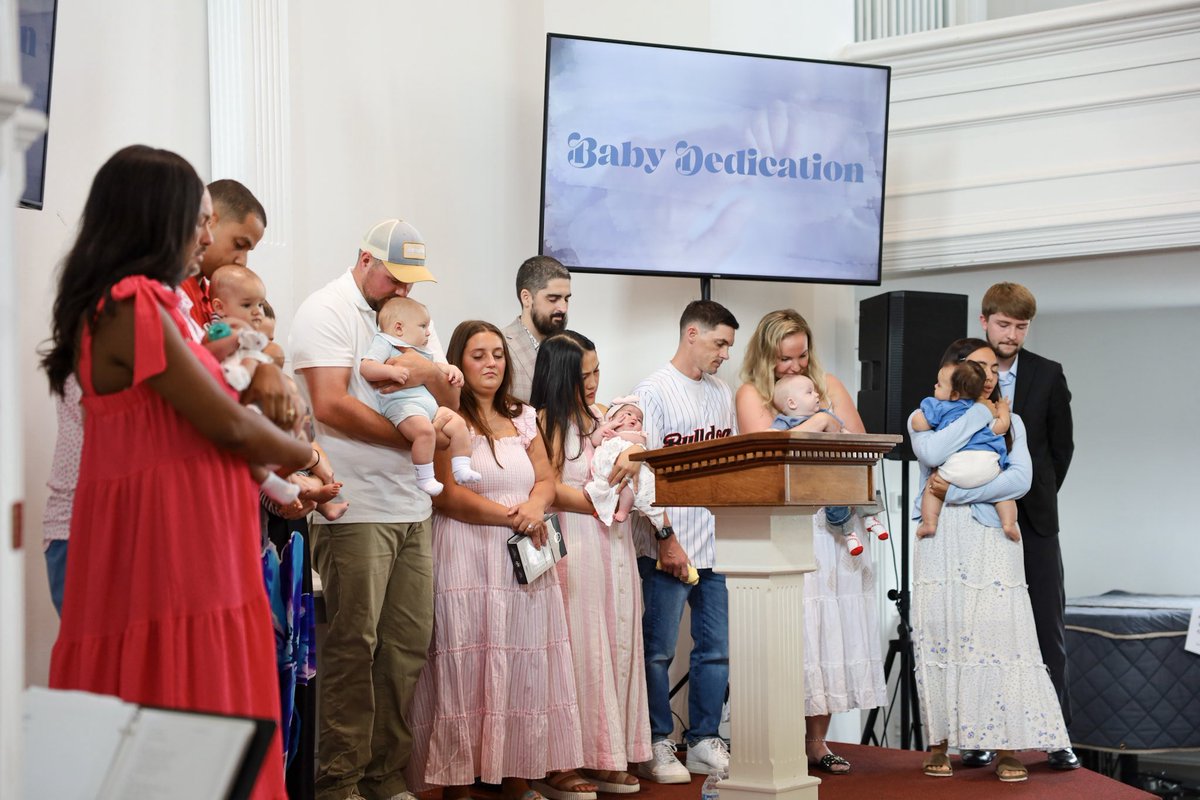 zach_kinsman's tweet photo. Great day yesterday in the house of the God! What a blessing to have 7 little ones dedicated to the Lord as parents publicly committed to raising their children in the instruction of the Lord! Thank God for people being saved, the church house being full all summer, and for Christ building His church. All glory to Him! 🙌