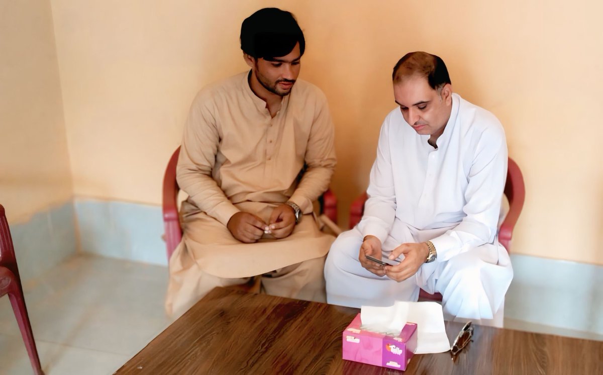 farooqj12977343's tweet photo. With constituency people listening their problems and addressing to concerns authorities at Usta m Balochistan https://t.co/oQV5IS95Mh