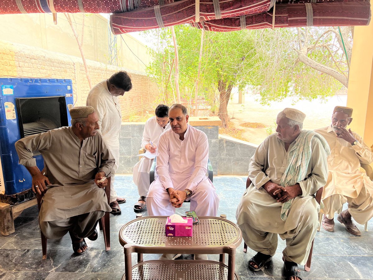 farooqj12977343's tweet photo. With constituency people listening their problems and addressing to concerns authorities at Usta m Balochistan https://t.co/oQV5IS95Mh