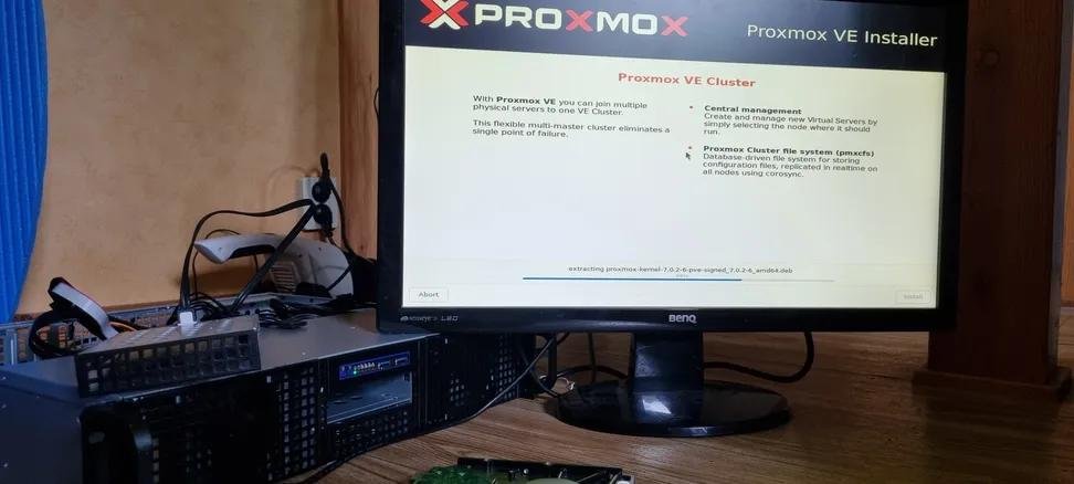 pain_killer90's tweet photo. Install proxmox on the floor https://t.co/zeuF8FGrSG