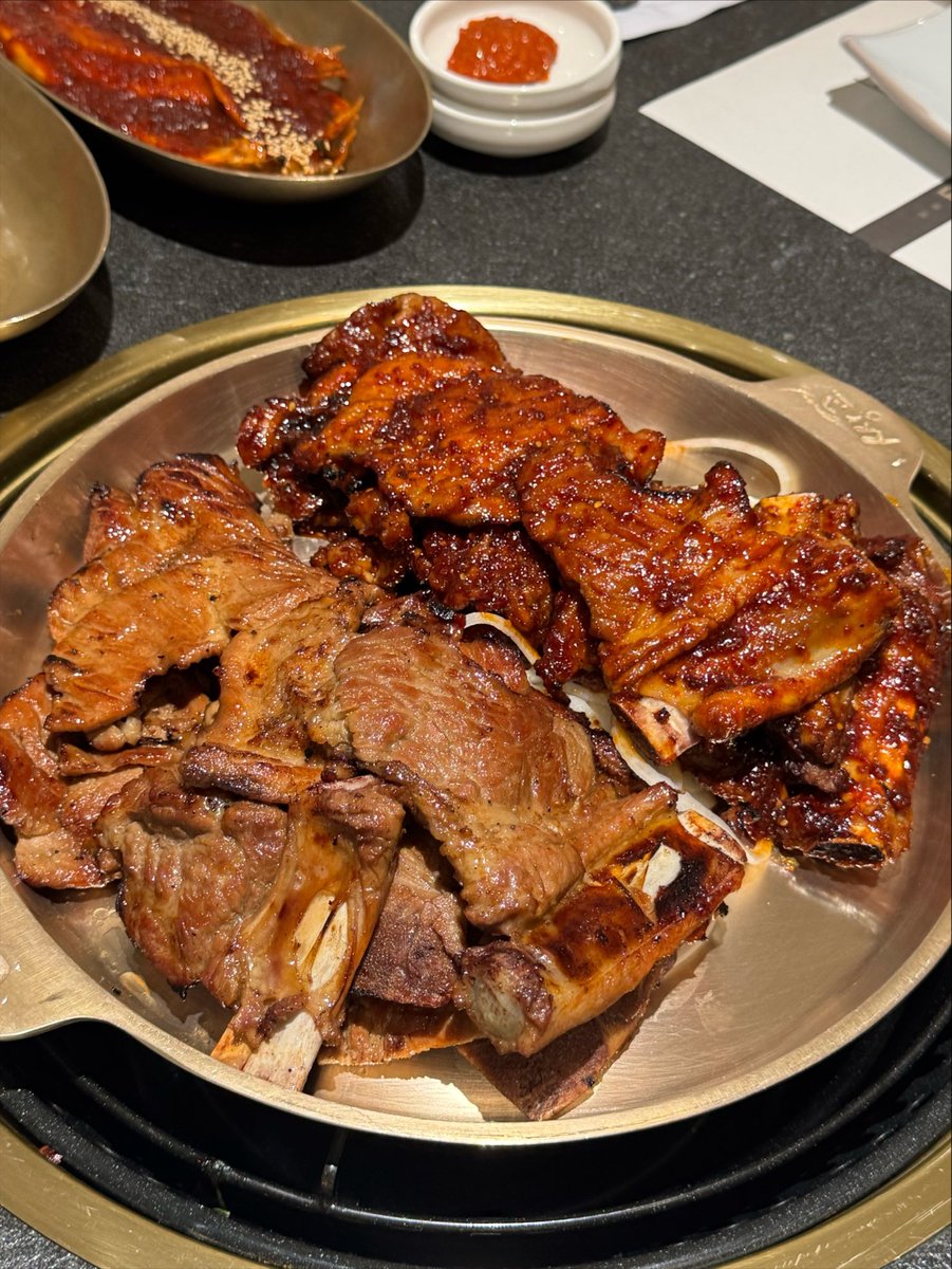ddodd0_'s tweet photo. 반반 돼지갈비 머빵 ~ 🤤 https://t.co/GIBNWVP0my