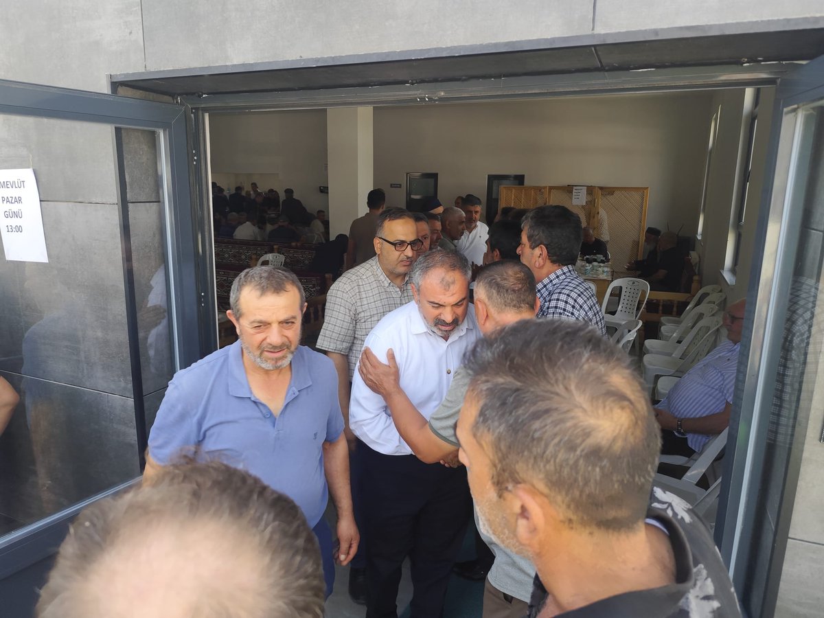 HudaPar_Malatya's tweet photo. İl Başkanımız @behcet_sevgili, Yeşilyurt İlçe Başkanımız Nihat Sezer ve beraberindeki heyetimiz ile birlikte, Yeşilyurt ilçemizde Kadir Uşağı Mahalle Temsilcimiz Fahrettin Partal’ın baldızı'nın taziyesine katılarak acısını paylaştık.

Merhume'ye Allah’tan rahmet, kederli ailesine ve yakınlarına sabır ve başsağlığı diliyoruz.

#HÜDAPAR #Malatya #Yeşilyurt
#Pazartesi