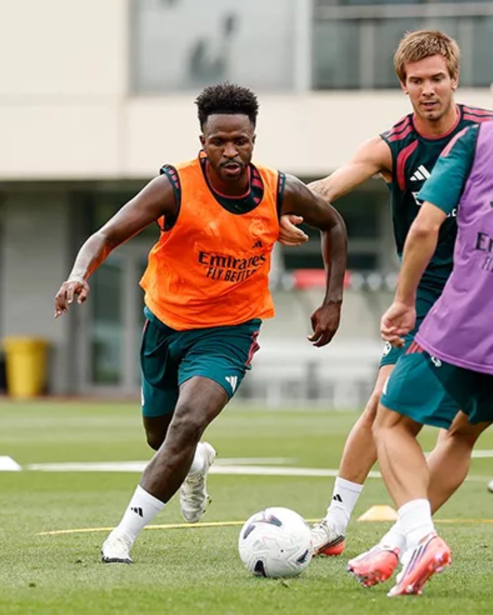 AdriRM33's tweet photo. VINÍCIUS JR ESTÁ DE VUELTA 😍 https://t.co/lRJQJMHlxG