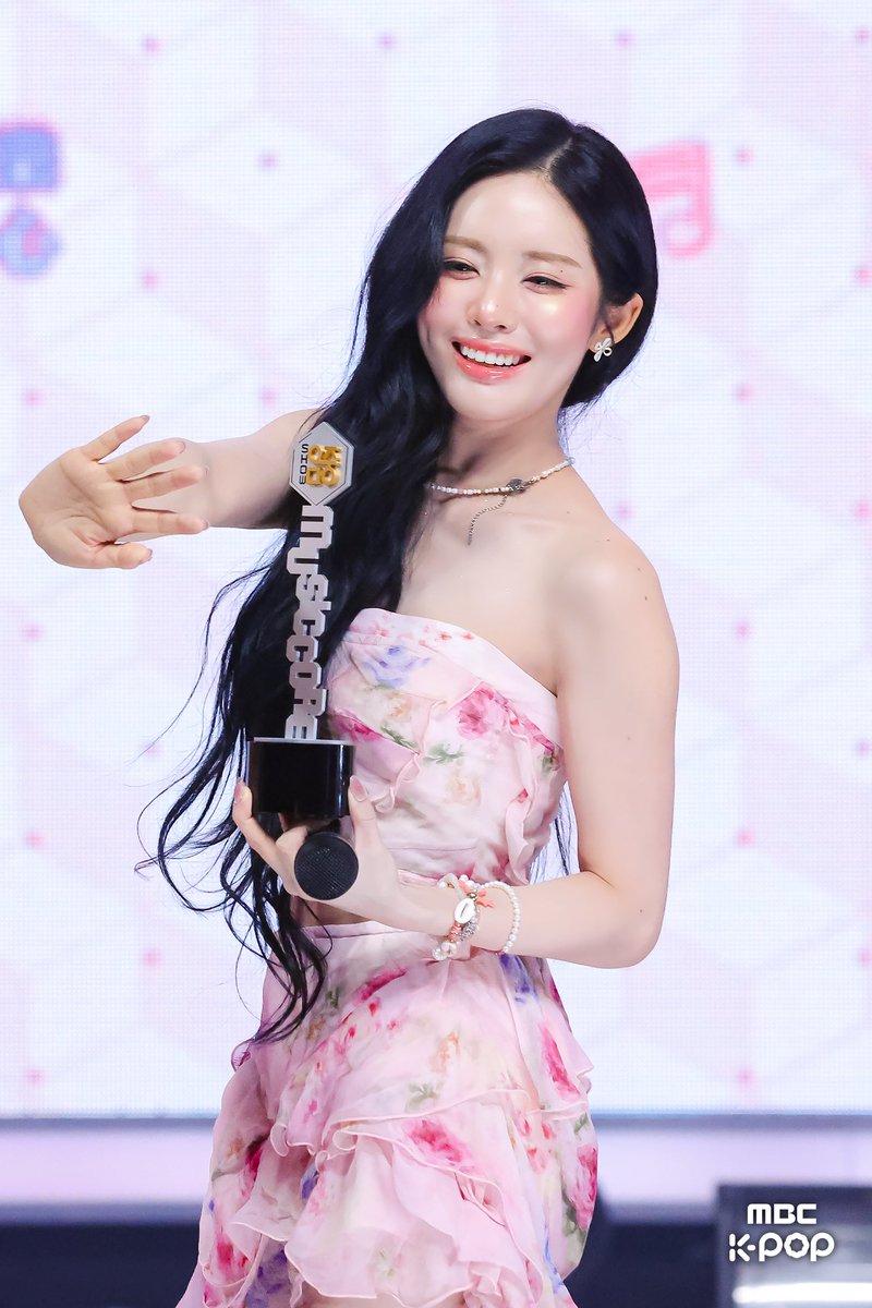 jwluvya_'s tweet photo. 너무예쁘지…… https://t.co/sz7PL2uj1O