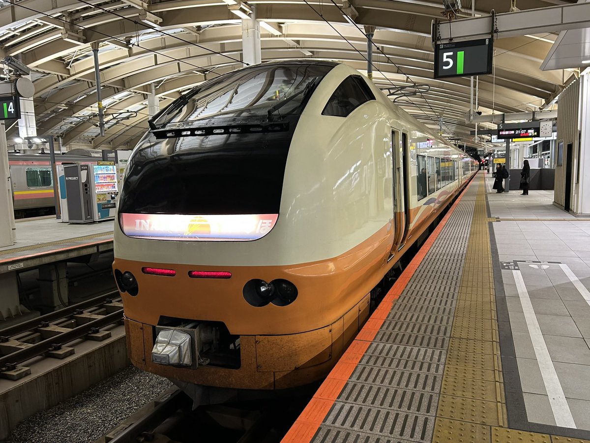 hachiikkihonki's tweet photo. たまたま地元の高崎線沿線を走る"いなほ"ことE653系を見かけたが違和感しかない🫠
こちらは去年、新潟駅で撮った特急いなほ🌾 https://t.co/AuvODxsrWl