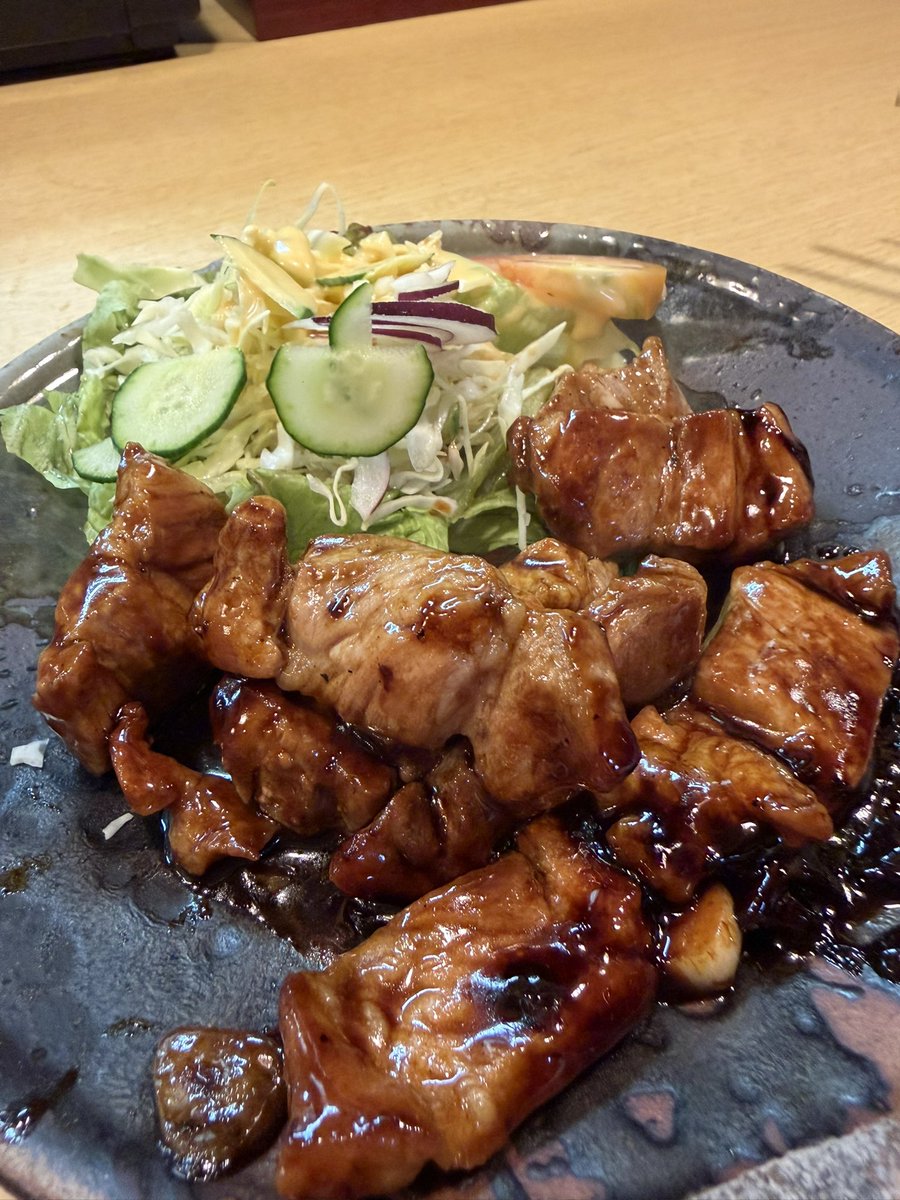 Legosw's tweet photo. 四日市
サラリーマン割烹 栄太郎

カメノテ
本バイ貝
大根サラダ
ポテトチップスハーフ
山芋月見たんざく
牛タタキ
つぶ貝刺身
馬刺し赤身
揚げ出しなす
四日市トンテキ

四日市最強居酒屋と見て来たけど、どの料理も美味しい https://t.co/2rOFO1CKdA