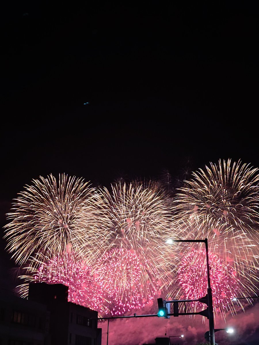 pbm_robben's tweet photo. 仕事帰りに花火🎆
長岡花火久しぶり https://t.co/87YvZ4hCnj