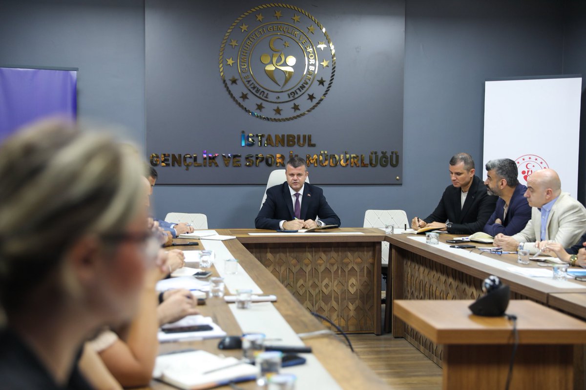 GSB_Istanbul's tweet photo. İl Müdürümüz Seyda Dursun başkanlığında şube müdürlerimiz ile koordinasyon toplantısı gerçekleştirildi.

Gençlerimize daha güçlü imkânlar sunmak, hizmet kalitemizi artırmak ve İstanbul’da gençlik vizyonunu daha ileri taşımak için ortak akılla çalışmalarımızı sürdürüyoruz. https://t.co/PJ5x4zVMVm