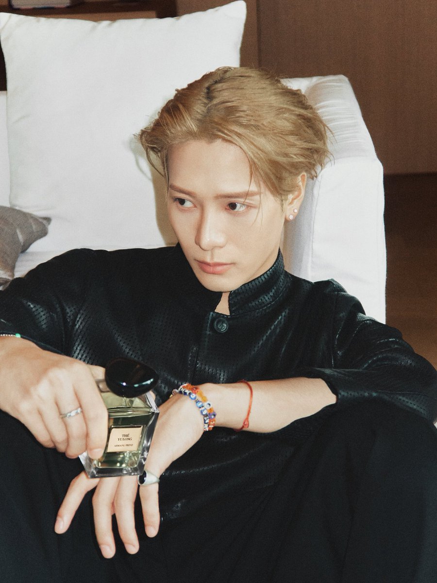JackbamG7_'s tweet photo. ภาพนี้ยังเล็กอยู่มากแจ็คสันกับพซต.น้ำหอม Armani  โคตรหล่อ 😳

#JacksonWang https://t.co/SOHCGZbbEU