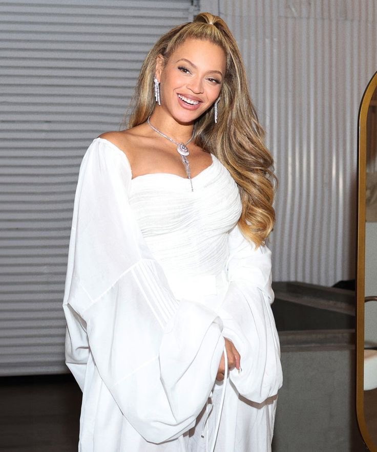 chunkinavy's tweet photo. Beyoncé for her Cécred event, wearing an all white custom Prabal Gurung ensemble, 2024. https://t.co/oHeEbwWMXF