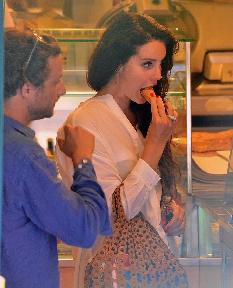 HollywoodCave's tweet photo. Lana Del Rey and her Italian ex boyfriend in Portofino!! (Cutest Couples) 🫶 https://t.co/pnJ8m93w2W