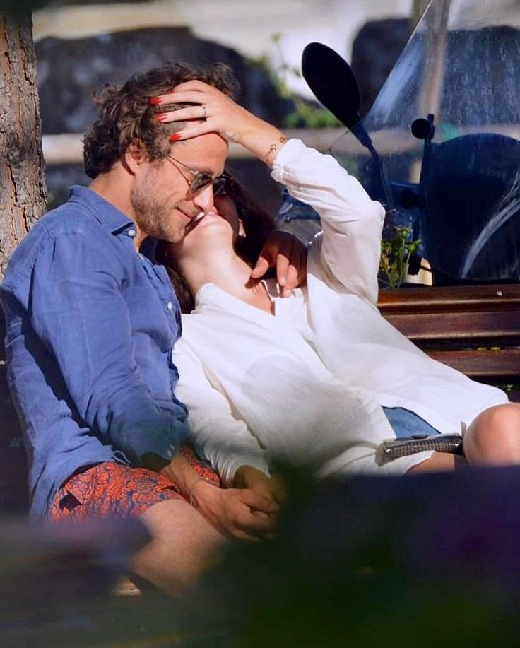 HollywoodCave's tweet photo. Lana Del Rey and her Italian ex boyfriend in Portofino!! (Cutest Couples) 🫶 https://t.co/pnJ8m93w2W