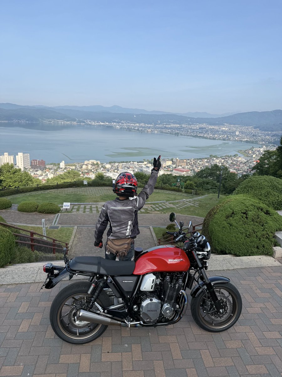 Hata8133's tweet photo. 諏訪湖に来たゾー❗️
#諏訪湖
#長野県
#CB1100RS
#SC65
#ツーリング https://t.co/dTCaOmgKyi