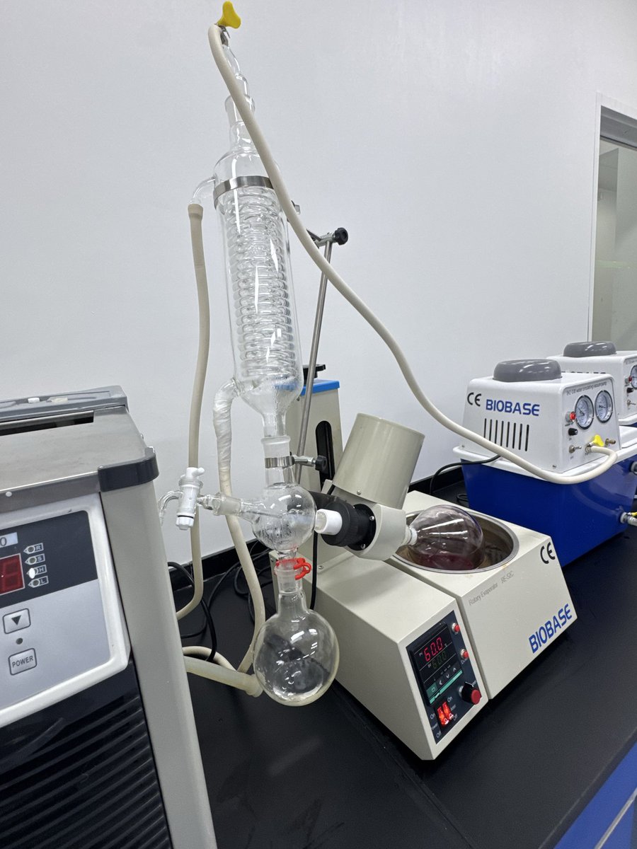 _iskkw's tweet photo. قسم اكتشاف الأدوية (Drug Discovery): 

بين النظري والتطبيق؛ طبقنا طريقة Classical Drug Discovery على الكركديه بداية من الطحن والوزن، إلى التجنيس والترشيح، وختاماً بتركيز المستخلص عبر جهاز الـ Rotovap للحصول على المركبات الفعالة. 🥼✨

#FSGene_Summer_training https://t.co/YwXHIDMyjX