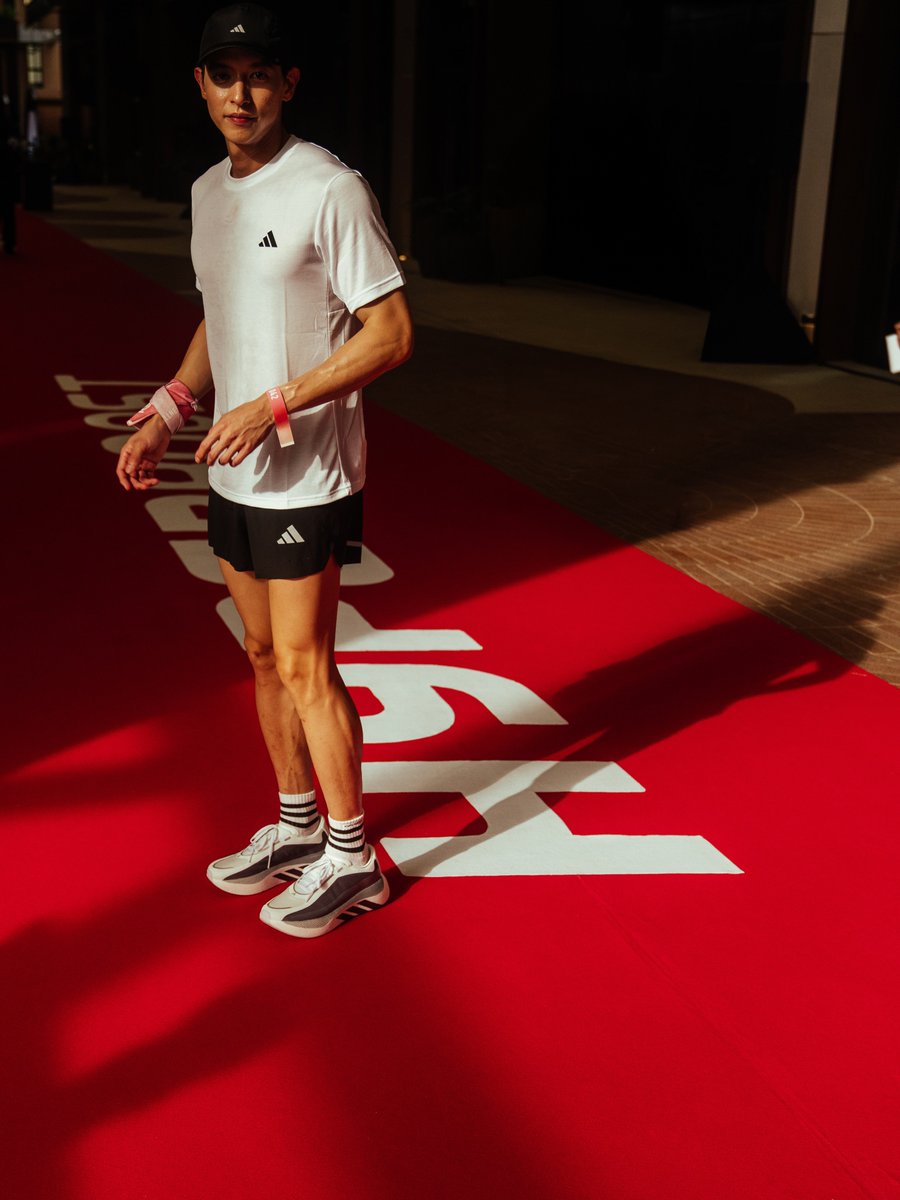 JamesJiFC's tweet photo. @Jirayu_jj @Toey_Pongsk @KamolnedEyeye @HuaHolly @adidasrunning รองเท้านุ่มเด้ง ใส่วิ่งได้ เที่ยวได้
งานอลังการ กิจกรรมสนุก
ผู้คนน่ารัก โดยรวมดีมากครับ
การแข่งขันเล่นๆไม่มีอยู่จริง 😆❤️
#เจมส์จิรายุ #jirayu_jj
#HyperboostEdge #adidasRunning
#adidasThailand @adidasrunning
Cr.@Jirayu_jj https://t.co/6LvxWwFnGo