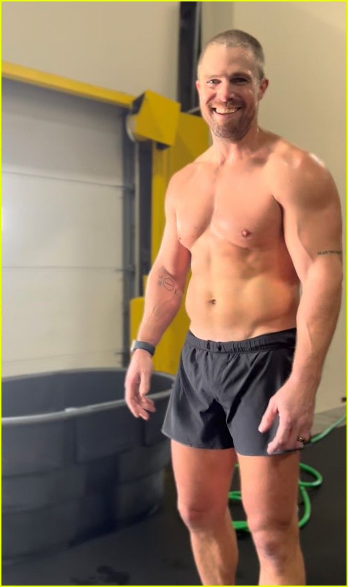 Francoballer1's tweet photo. Stephen Amell https://t.co/JGH1yK5R7c