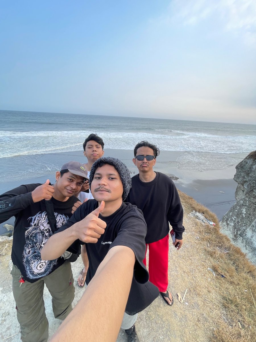 cakramusaaa_'s tweet photo. sampe lupa suka jalan jalan https://t.co/XBwMZNs8Re