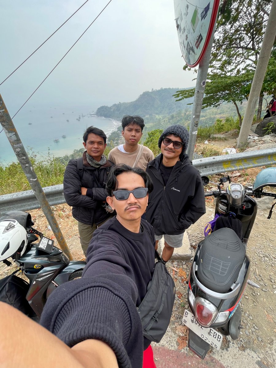 cakramusaaa_'s tweet photo. sampe lupa suka jalan jalan https://t.co/XBwMZNs8Re