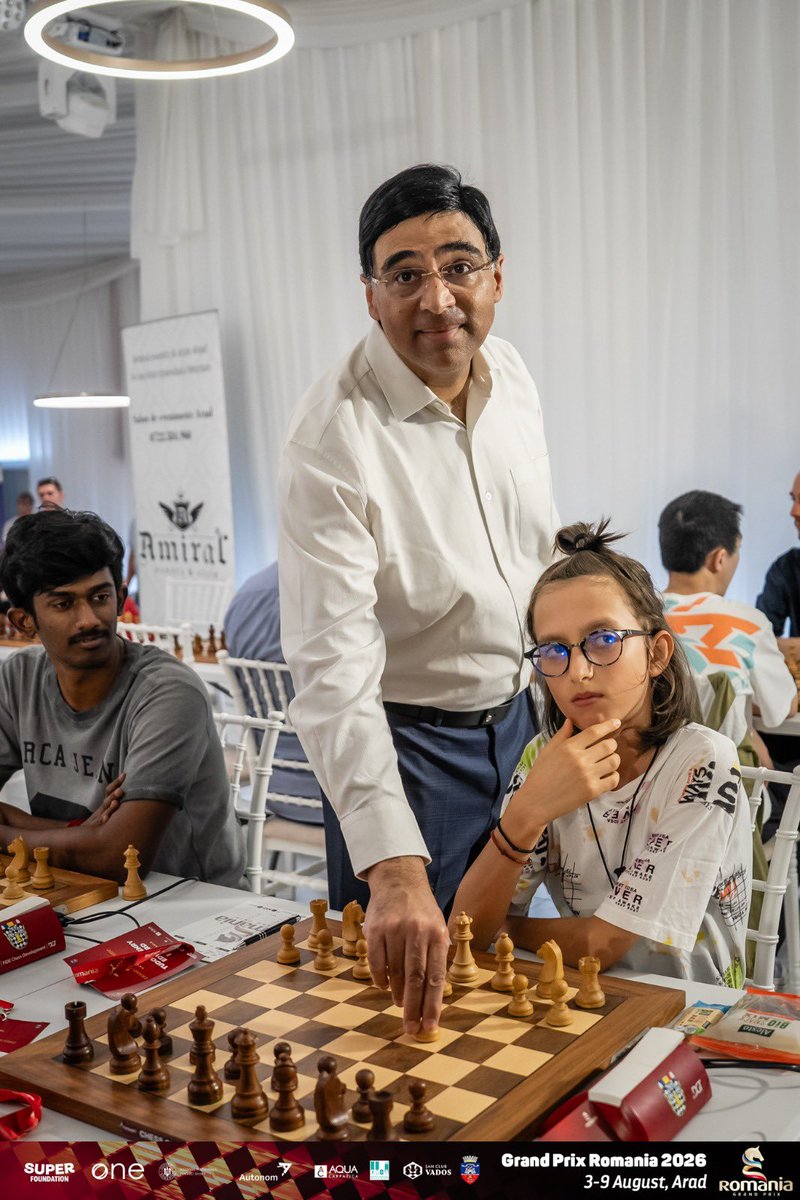 FrsahRo's tweet photo. ♟️ Arad Grand Prix Classic 2026 is underway!

431 players from 37 countries compete in Arad, 3–9 August. 

Vishy Anand joined the opening, where Super Foundation awarded Tudor Henry €10,000 for his World Championship silver medal.

Good luck to all players! https://t.co/GrYL15Vbmp