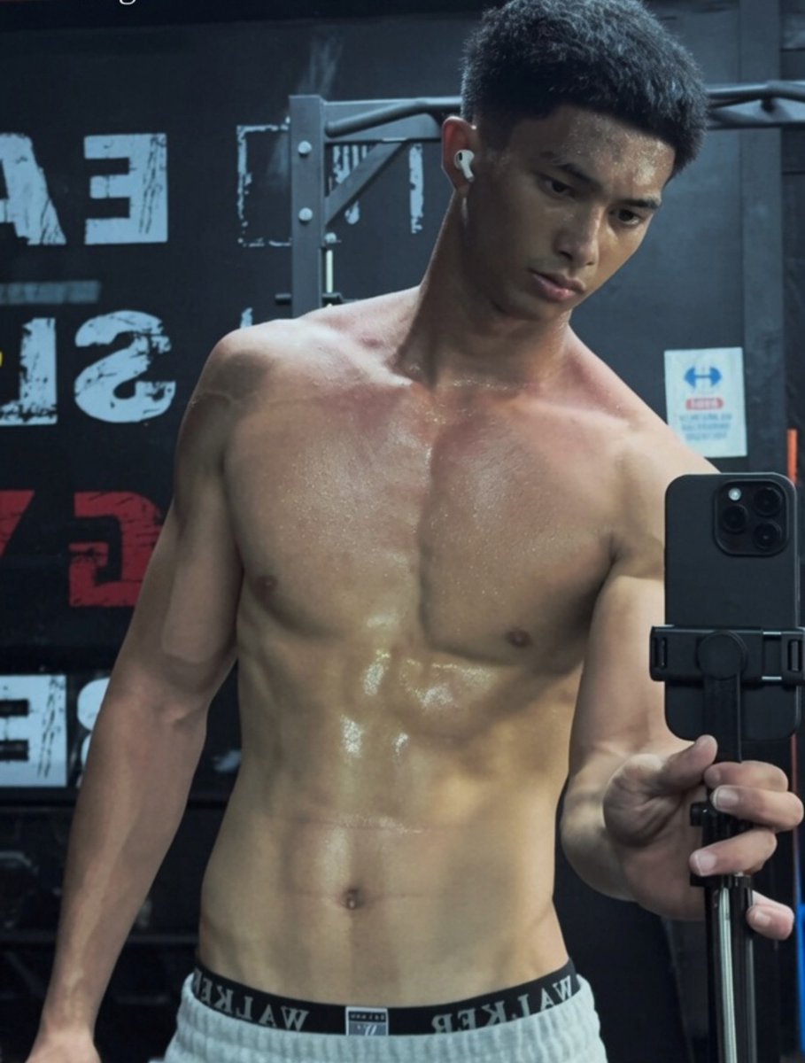 PCaster_'s tweet photo. Sarap dilaan ng pawis https://t.co/TyWaV12YsK