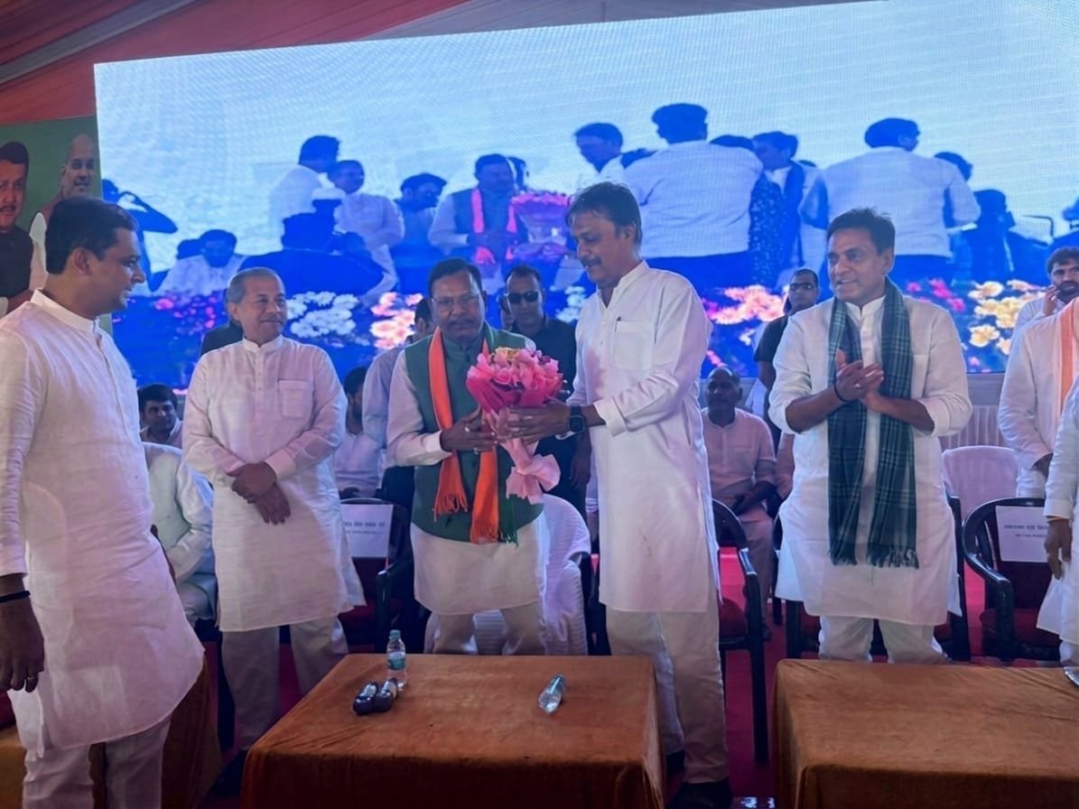 surendrasnaagar's tweet photo. जनपद गौतमबुद्धनगर के दादरी में आयोजित #आत्म_निर्भर_भारत_संकल्प_जनसभा में मा० प्रदेश अध्यक्ष श्री @mppchaudhary जी के प्रथम वार जनपद आगमन पर स्वागत किया व सभा को संबोधित कर आत्मनिर्भर भारत के संकल्प को और अधिक सशक्त बनाने का आह्वान किया। https://t.co/uVlVXO8amc