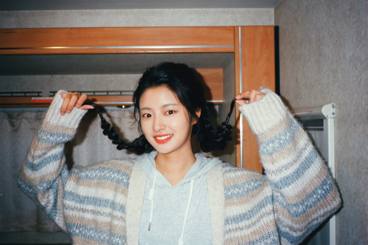 JJaeli_'s tweet photo. 그해 여름 가장 뜨거웠던 나의 태양아...☀️
우견니 개봉 4주년♡ “祝你幸福啊，余骄阳” https://t.co/itlYBvrjoc