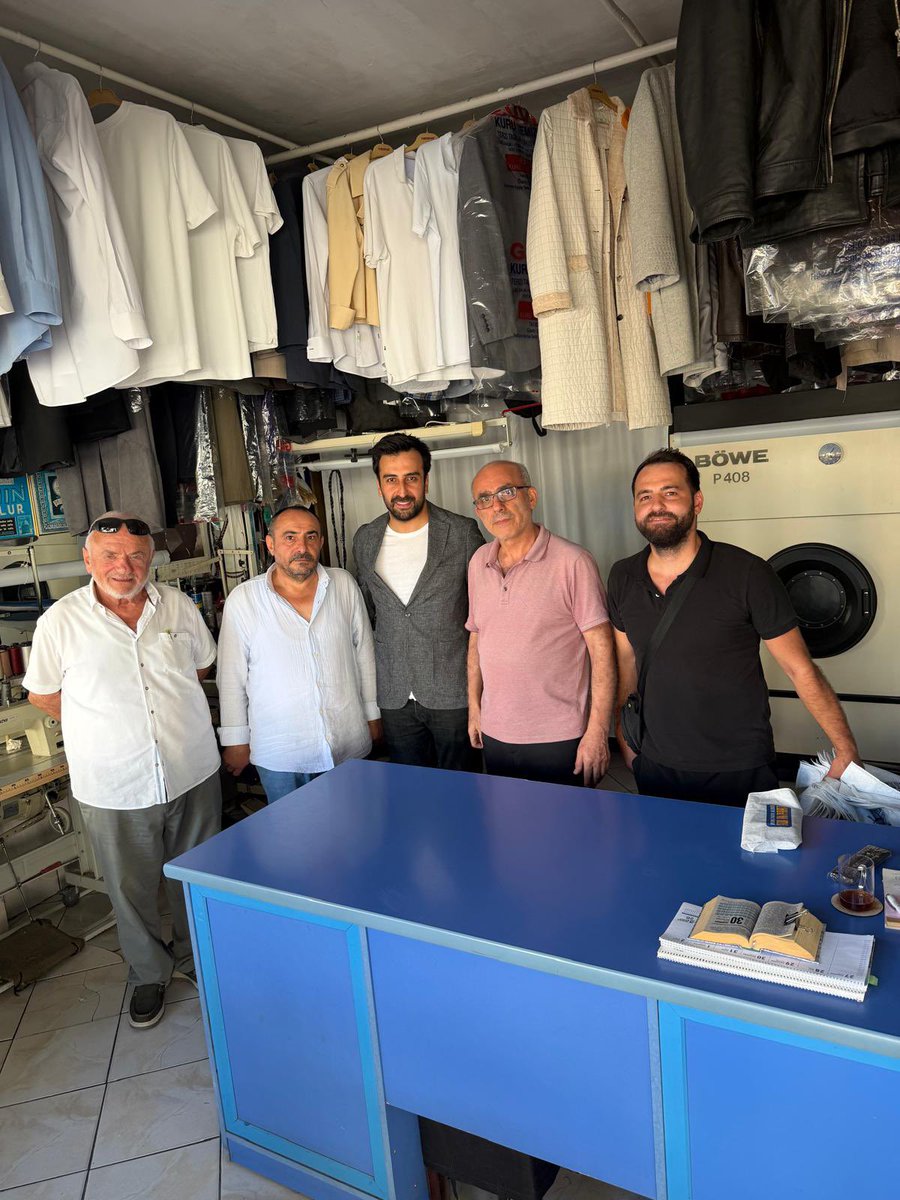 eyupilceakparti's tweet photo. 📌Esnaflarımızla Birlikte…

Ekonomi birimimizin koordinesinde esnaflarımızla buluşuyor; talep, öneri ve şikayetlerini dinliyor, Başkanımız @Muhmmtvanlioglu’nun selamlarını iletiyoruz. 

📍Nişanca Mahallesi

Mahallemizde, Mahalle Başkanımız Ahmet Ünlü, Yürütme Sorumlumuz İsmail Şallı, Yönetim Sorumlumuz Ahmet Tüfekçi  ile birlikte esnaflarımızı  ziyaret ederek samimi sohbetlerde bulunduk. Komşularımızın hatrını sorup, gönüllerini aldık. 

Esnaflarımızın güler yüzü, muhabbeti ve destekleri bizlere güç veriyor.
Birlikte çalışıyor, birlikte büyüyoruz.

#EsnafımızlaBirlikte

@abdullahozdemir 
@akpartiistanbul