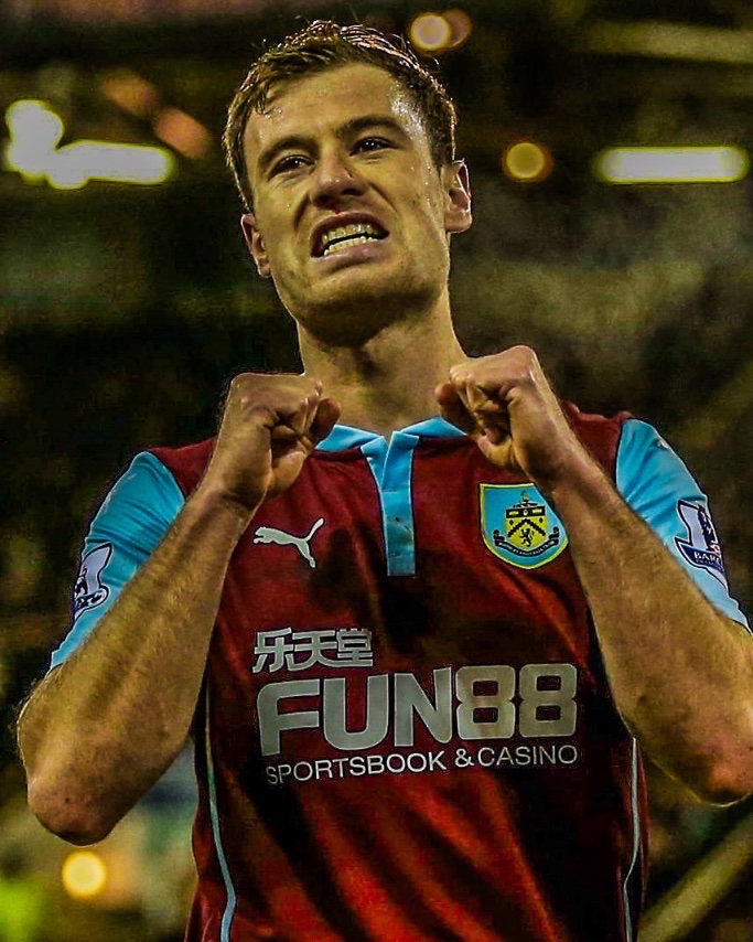 eurofootcom's tweet photo. 🚨✍️ 𝐎𝐅𝐅𝐈𝐂𝐈𝐀𝐋 | Ashley Barnes (36) signed a new 1 year contract with Burnley! 🟣✅

He's been a Burnley player for 10 YEARS, appearing for them in Championship, Premier League &amp; even Europa League qualifiers.

Next summer, he'll begin coaching for Burnley. 👏 https://t.co/Q0Jv74YOXz