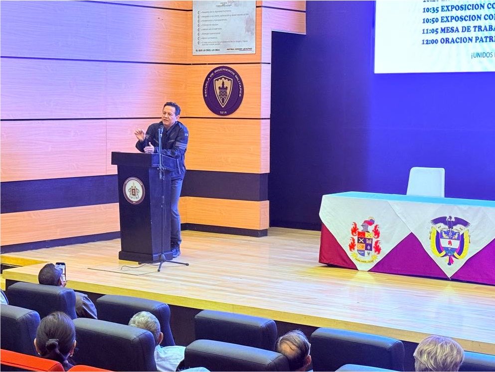 Virguez's tweet photo. Fue un honor participar en la Reunión de Presidentes de Asociaciones de Veteranos de la Fuerza Pública de Cundinamarca, un espacio para escuchar, dialogar y reafirmar nuestro compromiso con quienes dedicaron su vida al servicio de Colombia.

Los veteranos merecen reconocimiento, bienestar y acciones concretas que dignifiquen su labor y protejan sus derechos. Seguiremos trabajando para que su experiencia, sacrificio y legado nunca sean olvidados.

Gracias al Consejo Departamental de Veteranos de Cundinamarca por la invitación y por liderar estos espacios de unidad. 🇨🇴