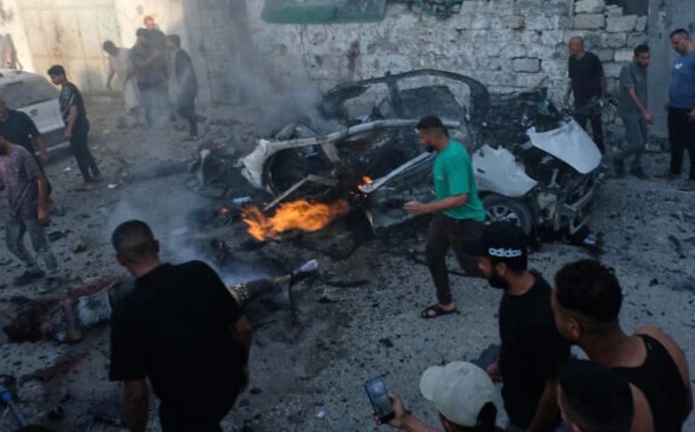 MOSSADil's tweet photo. 🇮🇱 ISRAEL REJECTS GAZA PLAN, WARNS IT LEAVES HAMAS ARMED

Israel is rejecting key elements of the U.S.-backed Gaza roadmap, arguing it fails to achieve the central objective of the war: the complete dismantling of Hamas.

Israel’s main objections:
• The framework “does not reflect Israel’s positions.”
• It requires Israel to begin withdrawing before Hamas is fully disarmed.
• Hamas would retain weapons inside Gaza during the transition.
• Gazans would still be permitted to possess licensed firearms.
• Israel insists on “genuine, verifiable, and irreversible demilitarization of Hamas.”
• “Demilitarization means Hamas physically surrendering its weapons. Anything short of full demilitarization will leave Hamas with the capability to threaten Israel again.”
• Israeli intelligence says Hamas has used the ceasefire to rearm, recruit thousands of additional terrorists, rebuild its military infrastructure, and prepare for further October 7-style massacres.

An Israeli official added: “Israel will not withdraw from the current line in the Gaza Strip, and will continue to eliminate any threats to our citizens and our soldiers.”

President Isaac Herzog welcomed diplomatic efforts but stressed one non-negotiable condition: “Hamas must be disarmed, and I hope Hamas will be disarmed fully.”

The disagreement underscores Israel’s position that any lasting agreement must ensure Hamas can never again launch another October 7-style attack.