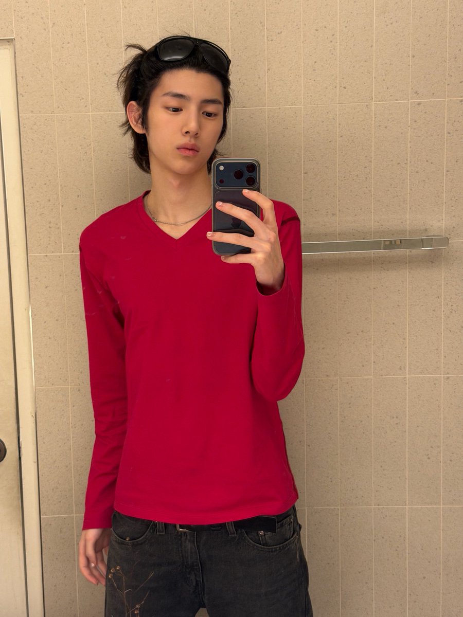 p0p_0ut's tweet photo. 주훈이 눈썹모양 ㅈㄴ 잘나서 눈썹 잘보이는 사진들이 너무너무 좋음 https://t.co/w0u82t69MJ