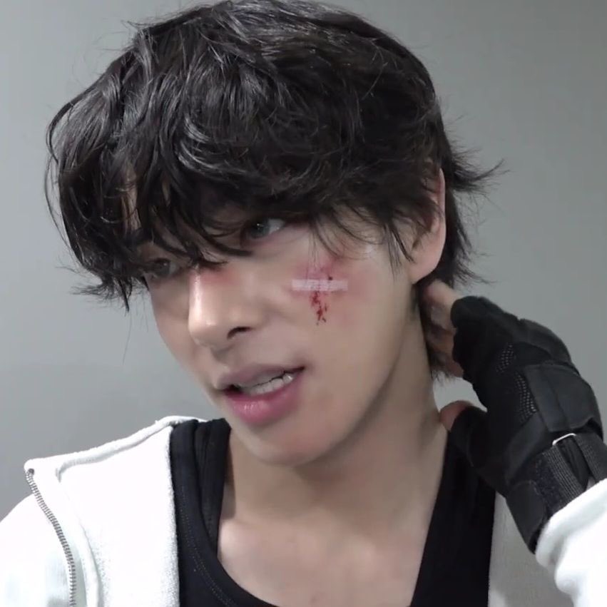 gothikeu's tweet photo. another bruised and beaten up jake added to my collection thank you https://t.co/gj941euvBu