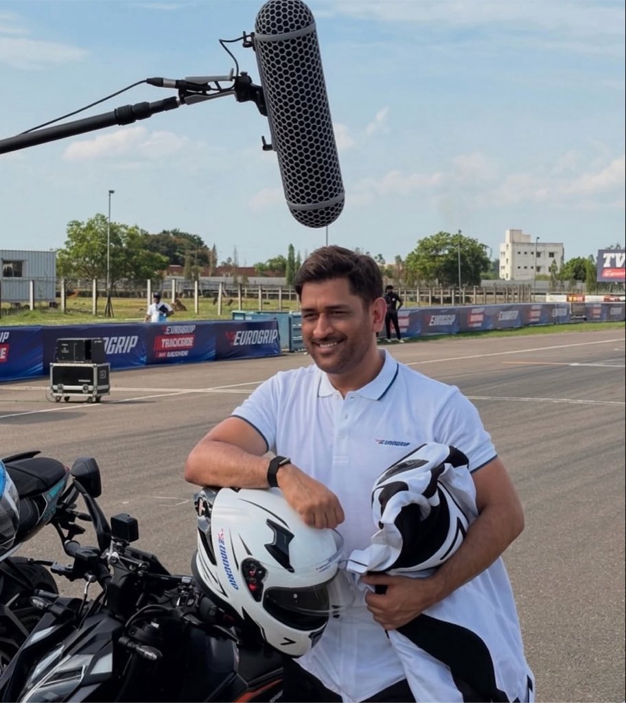 Utkarsh51801165's tweet photo. MS Dhoni attempted a TVS Eurogrip promotional event in Ranchi.

#IPL2027 #IPL #Rishabhpant #chennaisuperkings #MSDhoni𓃵 #Ruturajgaikward #CSK #CHENNAI #dhoni #thala #hardikpandya #TVS #TVSEurogrip https://t.co/rCGWt0Ayr2
