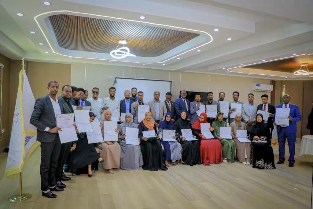 cadaad10's tweet photo. Congratulations to the HR Directors of Somaliland MDAs on completing the 8-week HR Certification Programme. A significant milestone in strengthening public sector HR leadership and professionalism. Wishing you continued success! #HR #PublicService #Somaliland https://t.co/2psLRLkiTg