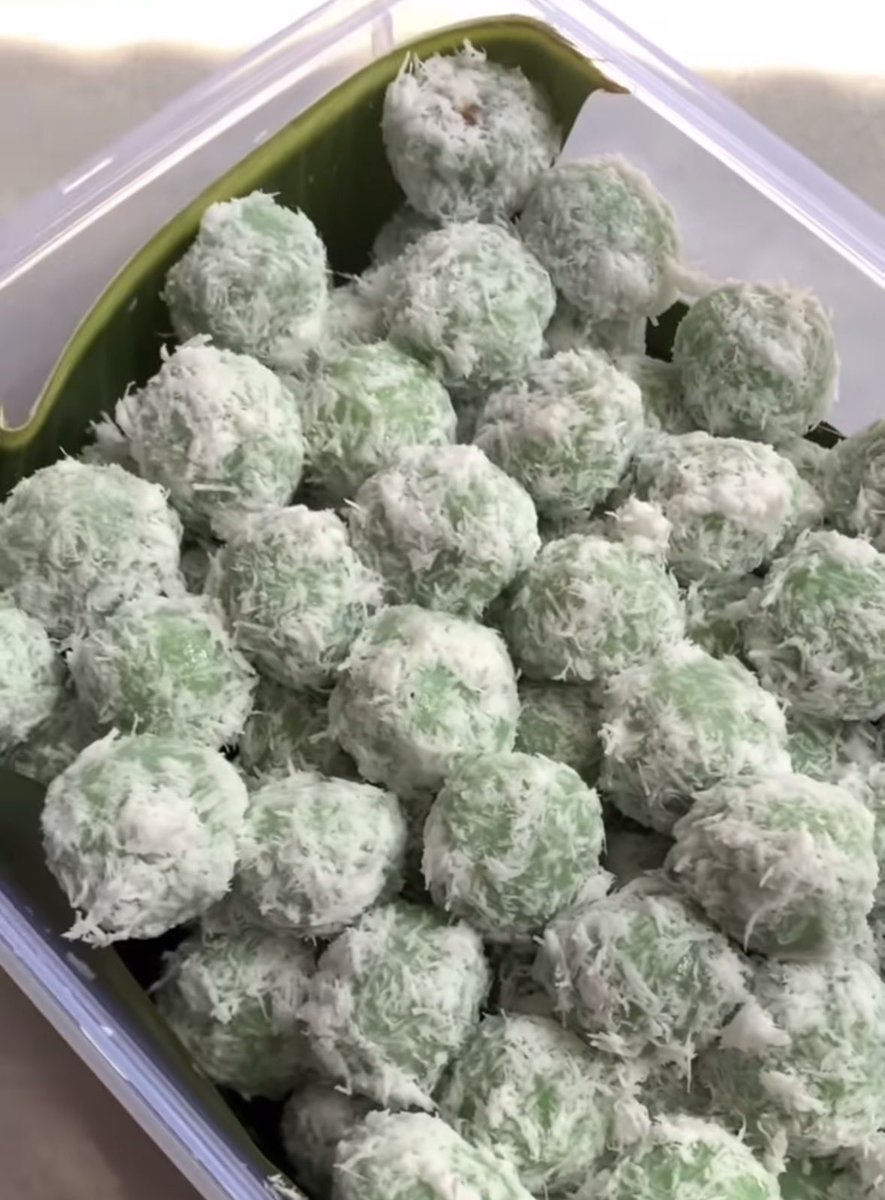 cirengtepungg's tweet photo. klepon isi cadburry, klepon new era 😭 https://t.co/X8AHqnz8vU