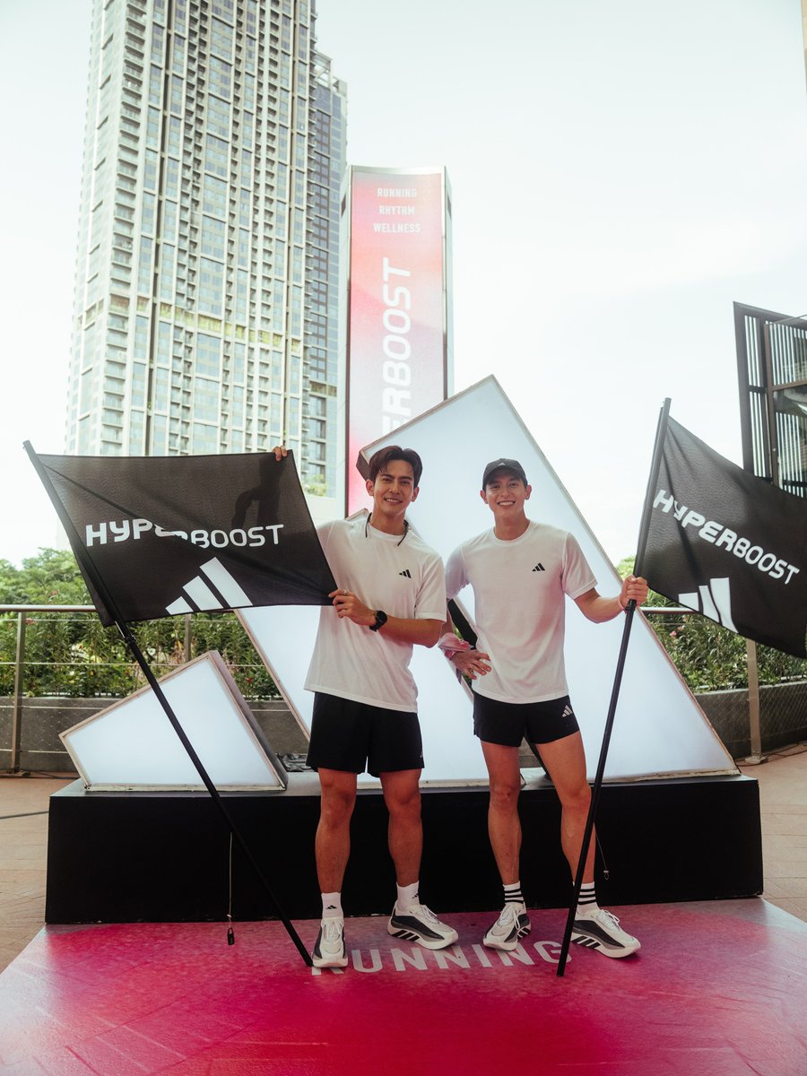 JamesJiFC's tweet photo. @Jirayu_jj @Toey_Pongsk @KamolnedEyeye @HuaHolly @adidasrunning รองเท้านุ่มเด้ง ใส่วิ่งได้ เที่ยวได้
งานอลังการ กิจกรรมสนุก
ผู้คนน่ารัก โดยรวมดีมากครับ
การแข่งขันเล่นๆไม่มีอยู่จริง 😆❤️
#เจมส์จิรายุ #jirayu_jj
#HyperboostEdge #adidasRunning
#adidasThailand @adidasrunning
Cr.@Jirayu_jj https://t.co/B0J1JytpMR