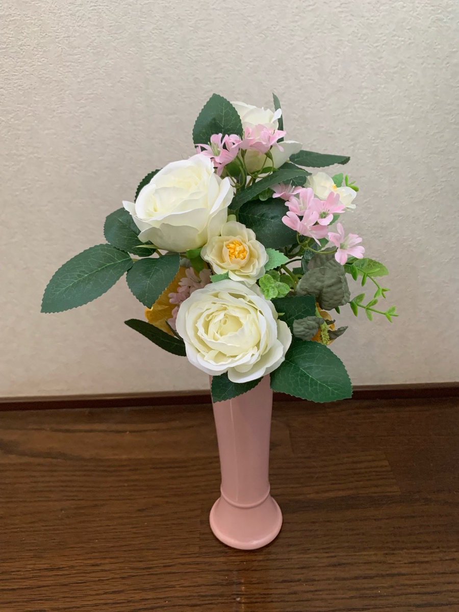 Ykflower1's tweet photo. 8月、暑い時期の
フレッシュフラワーアレンジメントは、
花保ちが悪くて、
アーティフィシャルフラワーを
楽しみます😊

昨年は暑すぎて、7月からなま花から
遠ざかりました💦 https://t.co/bn6oSlIqd8