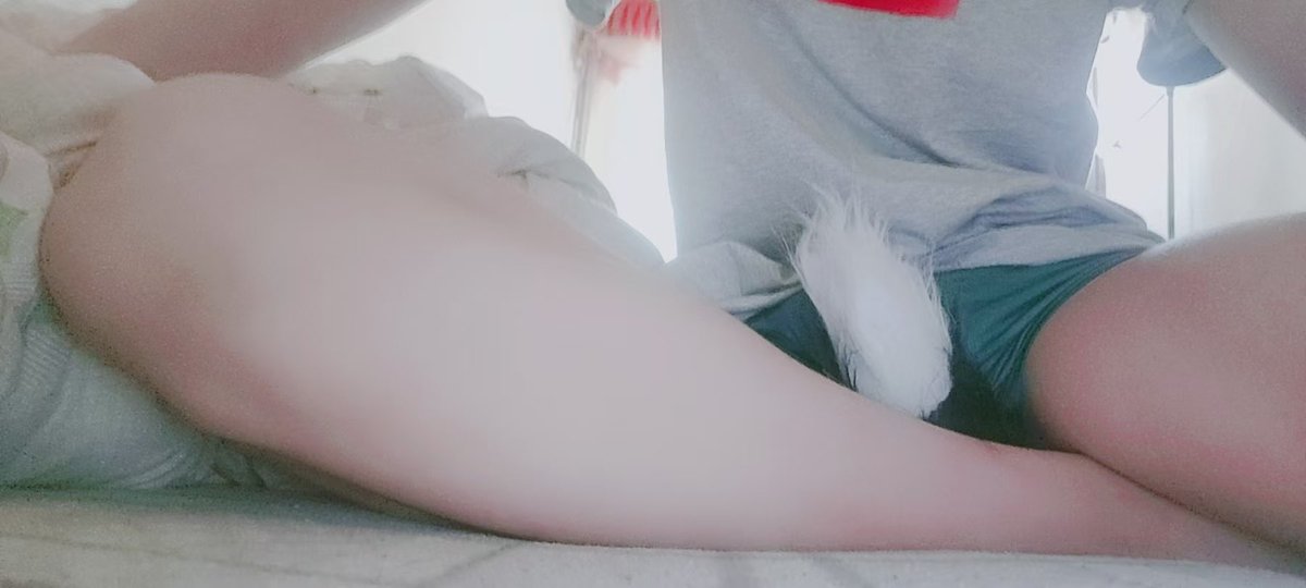 Xiaoouwan's tweet photo. qvq会有可爱狗狗，哥哥，叔叔们莫名其妙给我钱钱嘛 #男初 #可爱弟弟 #白袜 https://t.co/BZ0mq5YR8a
