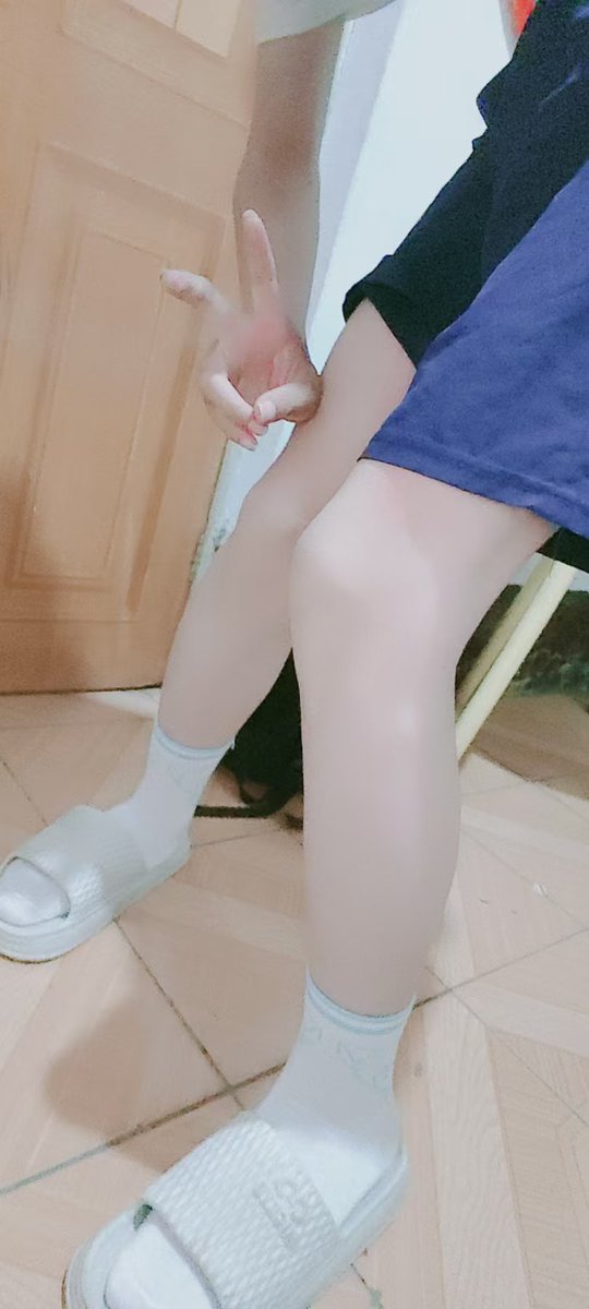 Xiaoouwan's tweet photo. qvq会有可爱狗狗，哥哥，叔叔们莫名其妙给我钱钱嘛 #男初 #可爱弟弟 #白袜 https://t.co/BZ0mq5YR8a